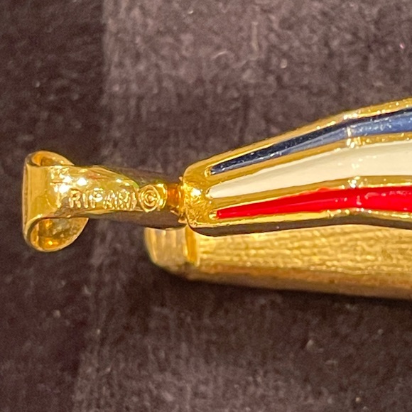 Vintage Trifari clip on earrings - Picture 4 of 4